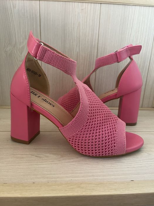 Обувки ,сандали с ток и клъч чантичка