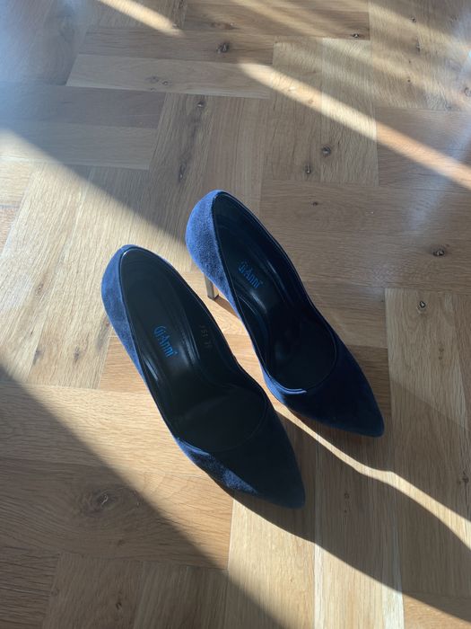 Дамски Обувки прекрасни и стилни обувани са 2 пъти!