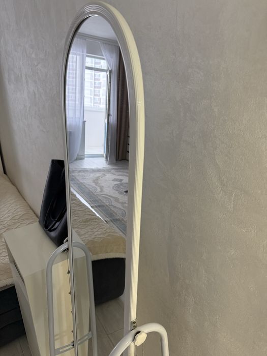 Напольное зеркало