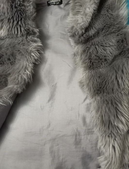 Сив пухкав елек с качулка