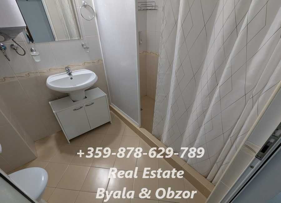 Двустаен апартамент с гледка към града на първа линия в гр.Бяла