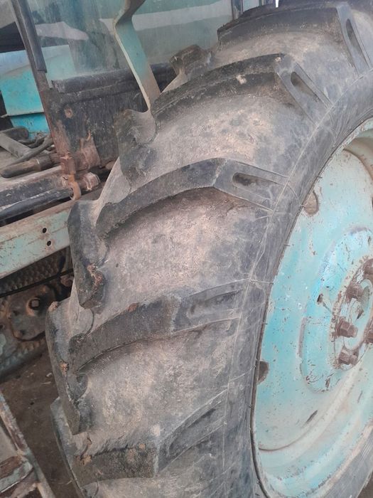 T 28 traktor sotiladi