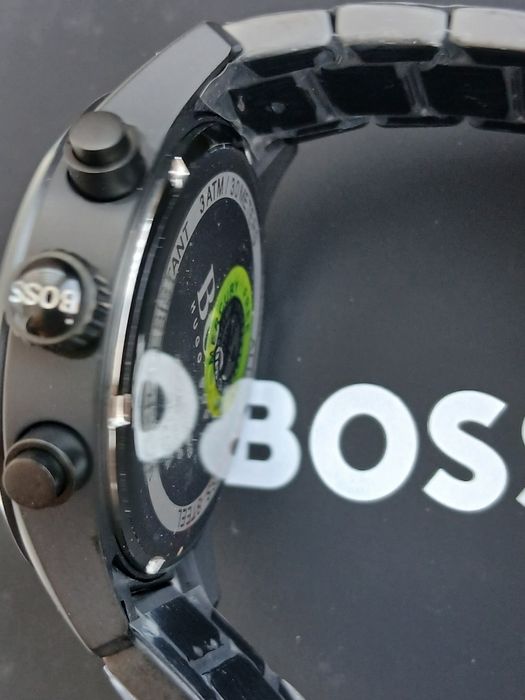Нов мъжки елегантен часовник HUGO BOSS 1513676. Имам и други обяви с нови часовници