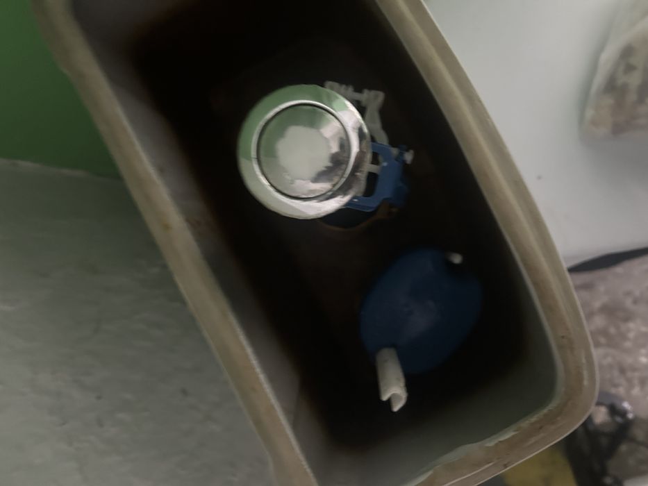 Продам унитаз б/у белый