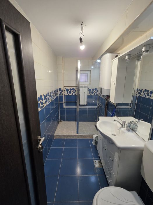 Vand apartamet 3 camere,etaj 1 ,crihala