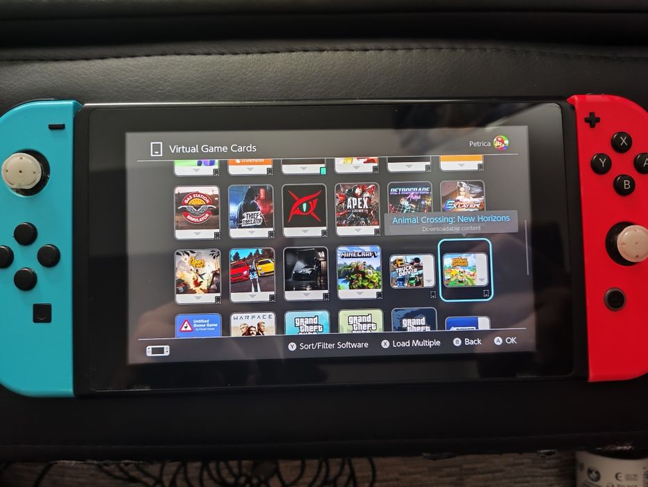 Vând Nintendo Switch cu accesorii ,detalii in descriere