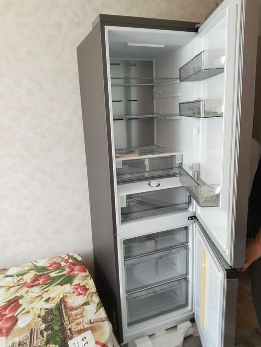 Продам абсолютно новый холодильник SAMSUNG