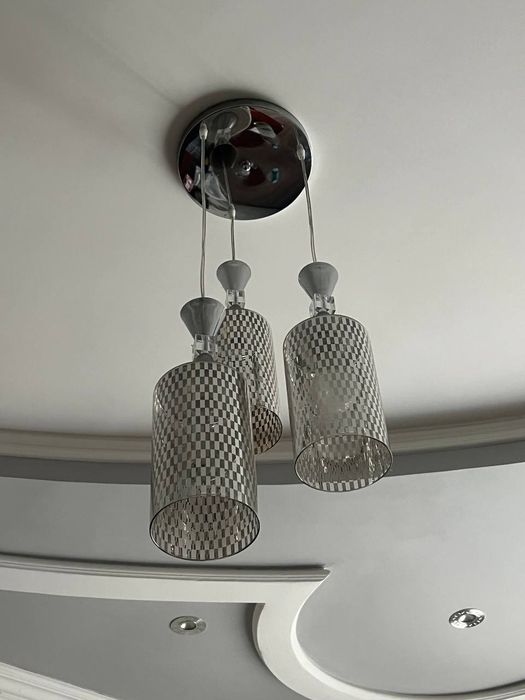 Продается Люстра