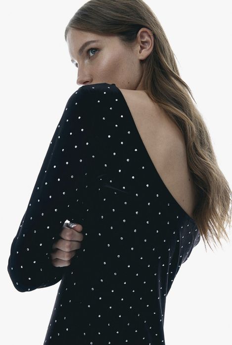 Rochie pe corp cu decolteu la spate XS