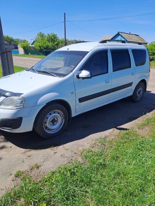 Продам Лада Ларгус. Торг у капота