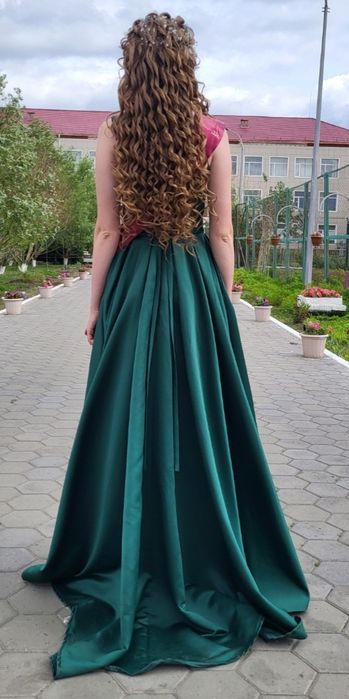 Продам платье в пол со шлейфом