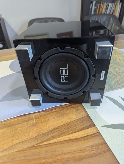 REL T-Zero – компактен субуфер за Hi-Fi и домашно кино