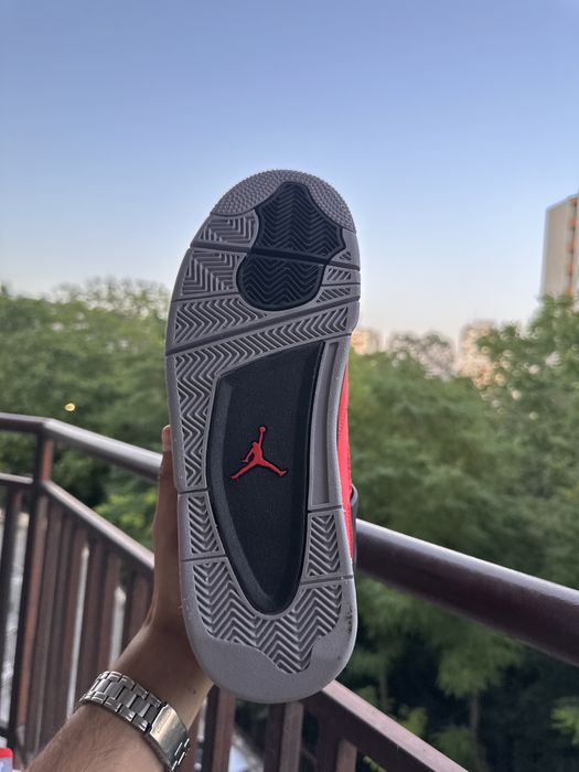 Jordan 4 retro ,,Toro Bravo”