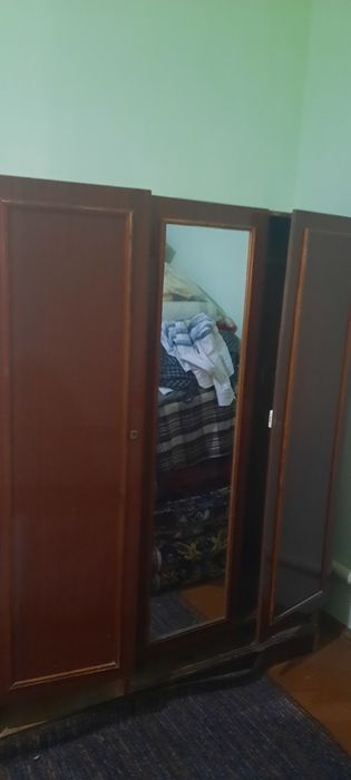 Shkaf sotiladi oynali xolati yaxshi 450ming so'm