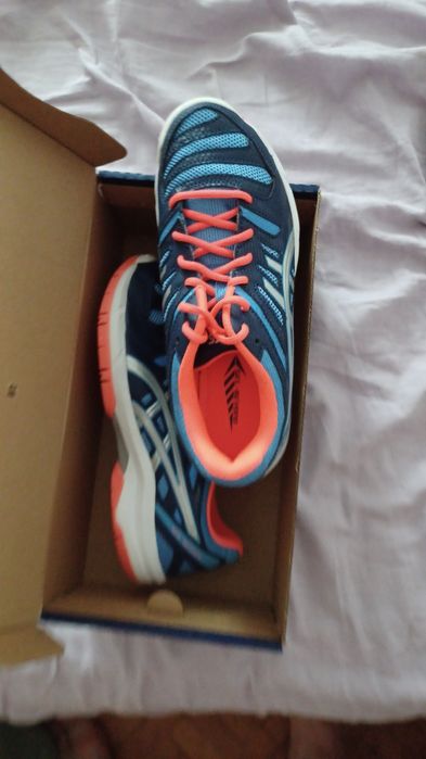 Adidași Asics , noi.