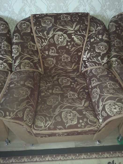 Продам мебель срочно. Торг имеется.