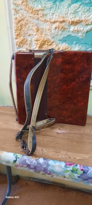 Продавам  акордеон 60 баса