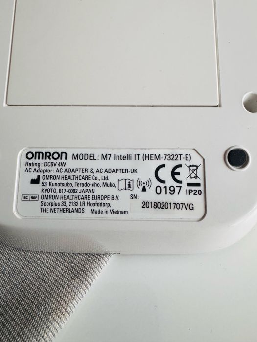 Tensiometru Omron M7 bluetooth