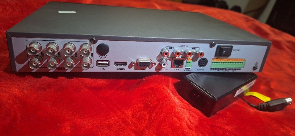 DVR Hikvision 8 Canale DS-7208HGHI-SH – Supraveghere HD,