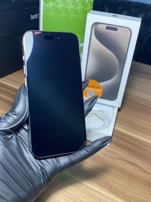 iPhone 15 Pro • 256 GB • Natural Titanium