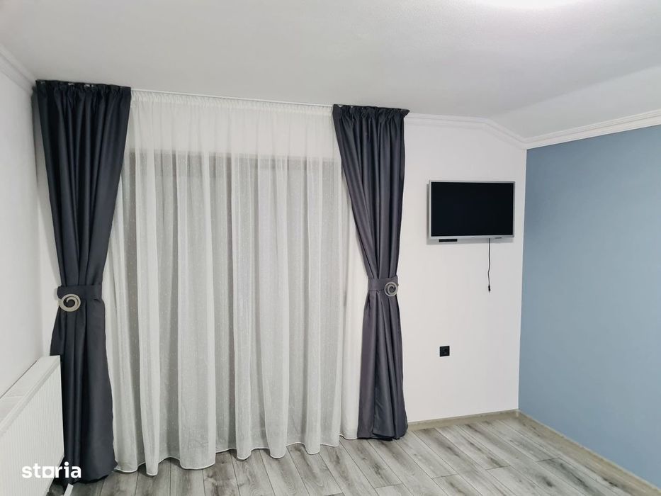 Casă Modernă cu Sistem Fotovoltaic – Rontău