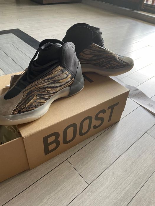 Adidas Yeezy QNTM Tint