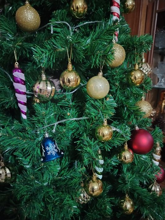 Продаётся новая елка с новыми игрушками за 400000