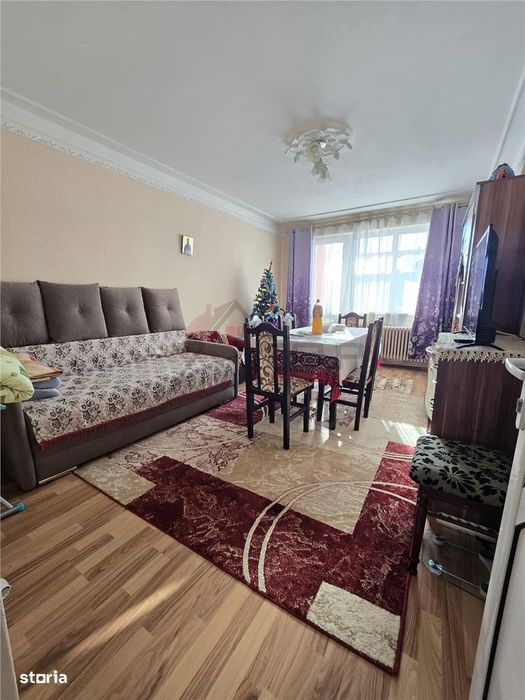 Alexandru cel Bun, 3 camere decomandat, geam la baie, liber