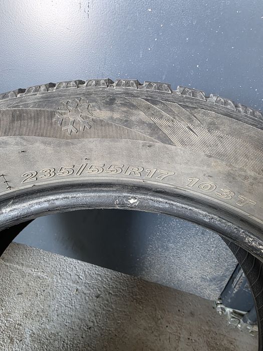 Шины зимние Roadstone 235/55/17