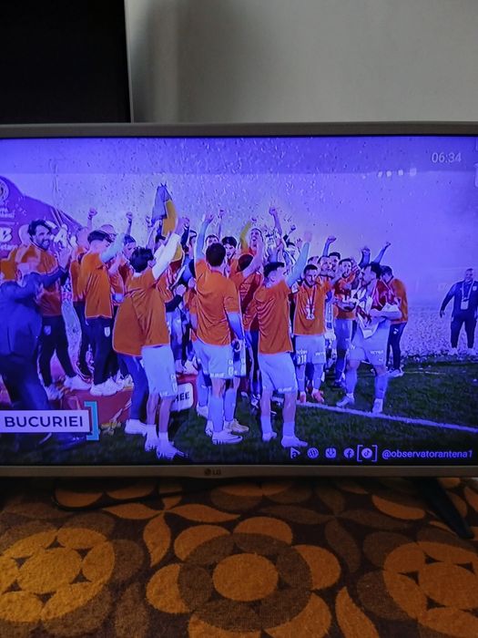 Vand televizor lg wi fi  pret 300 lei