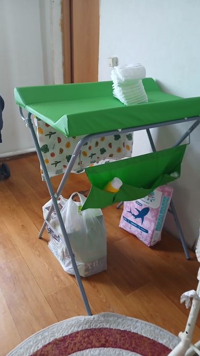 Продам пеленальный столик
