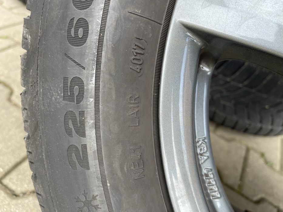 Jante Alutec R17 5x120 cu cauciucuri de iarna Dunlop