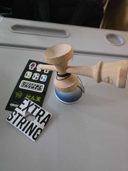 Kendama Sweets Broken shape HORIZON FADE – BLUE/WHITE – ANTI-SKID