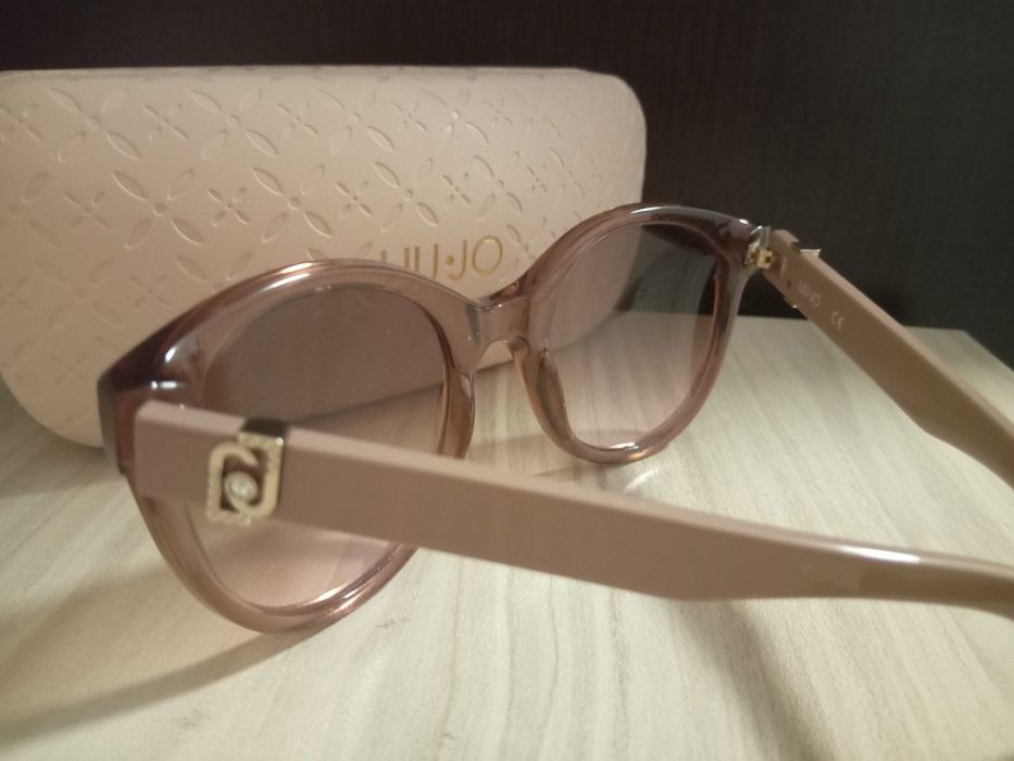 Слънчеви очила PRADA, Liu  Jo и SWAROVSKI