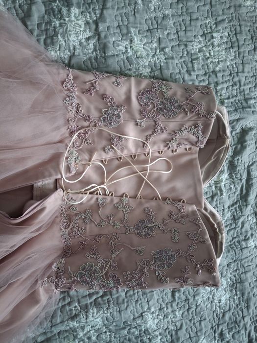 Бална рокля с корсет