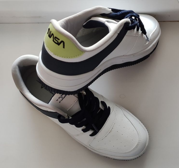 Продам новые кросовки