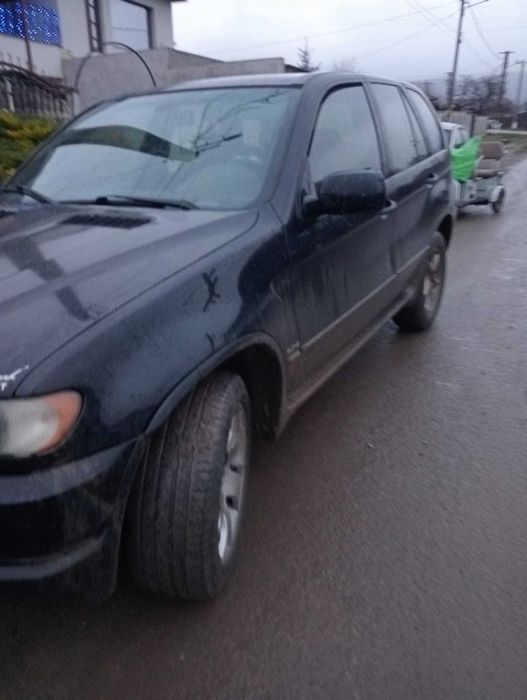 Vând sau schimb BMW X5 . Pentru detalii sunați la nr de telefon