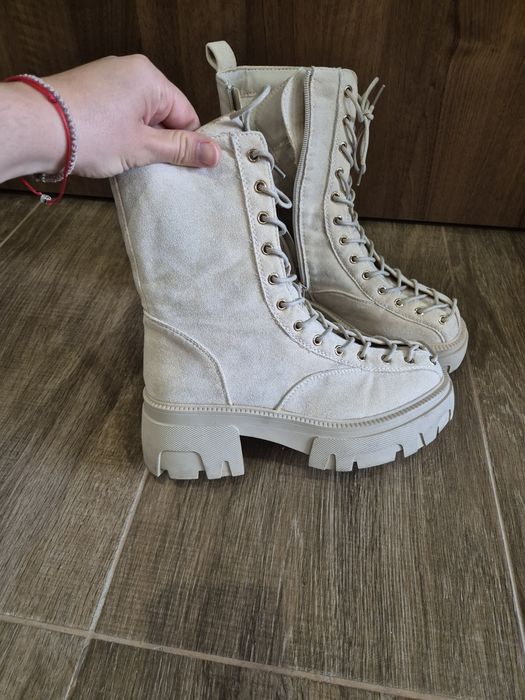 Бежови Боти велур