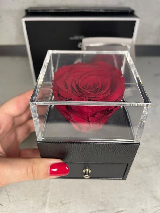 Вечна роза в кутия