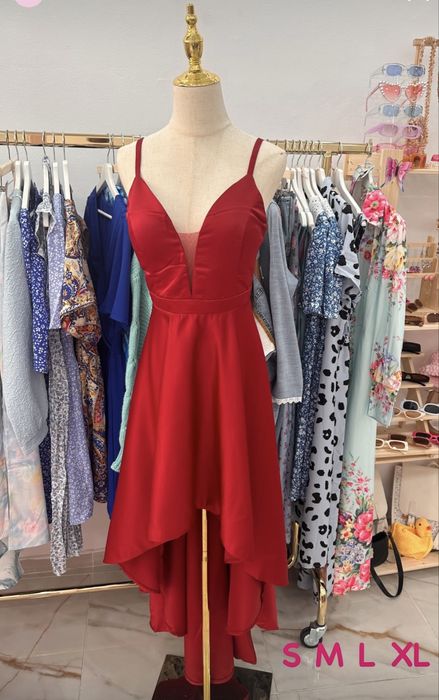 Червена стилна рокля