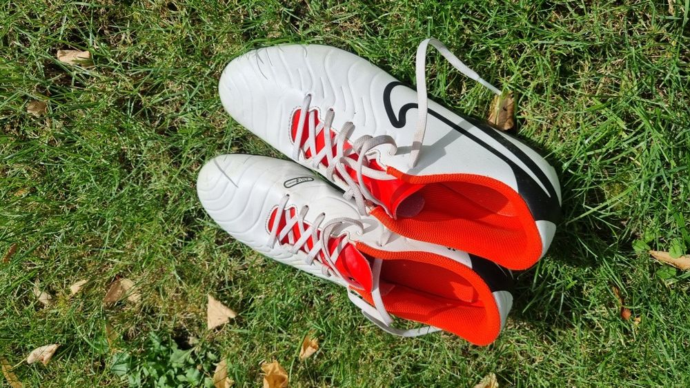 Ghete fotbal Nike Tiempo Legend 10 Academy FG/MG - Mărimea 43 (27.5 cm)