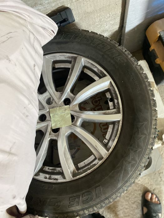 Продам зимние шины шиповные и диски