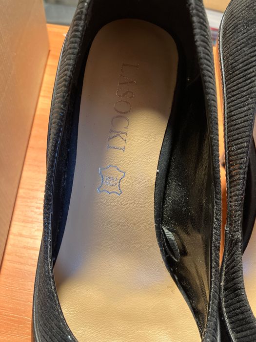 Официални черни дамски обувки на висок ток