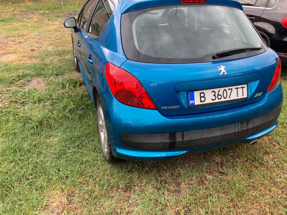 Продавам Пежо 207