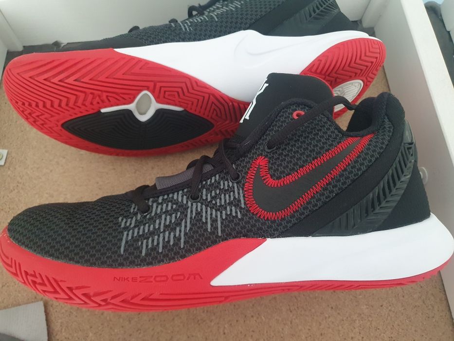 Маратонки Nike Kyrie Flytrap II