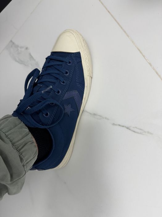 Vând adidasi Converse