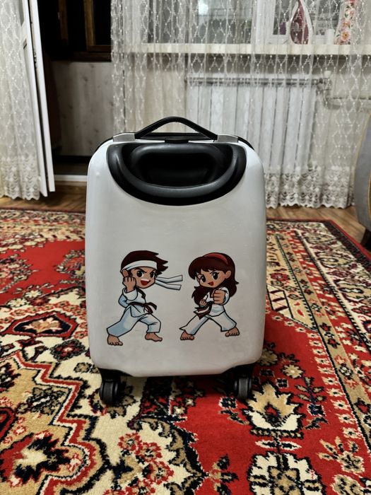 Продаю детский  маленький чемодан таеквондо