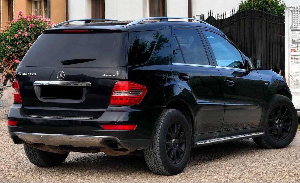 Vand mercedes ML 300 cdi 4 matic an 2011