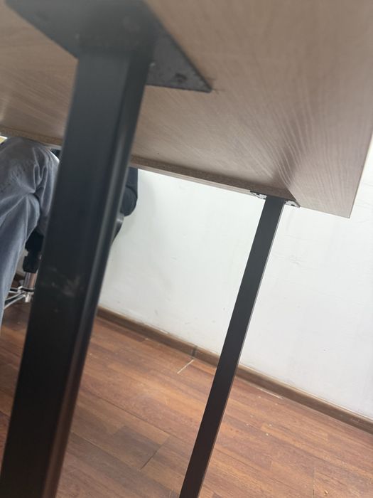 Стол бежевый , 3 штуки