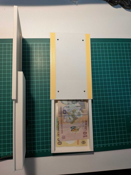 Seif/Buzunar secret sub mobila